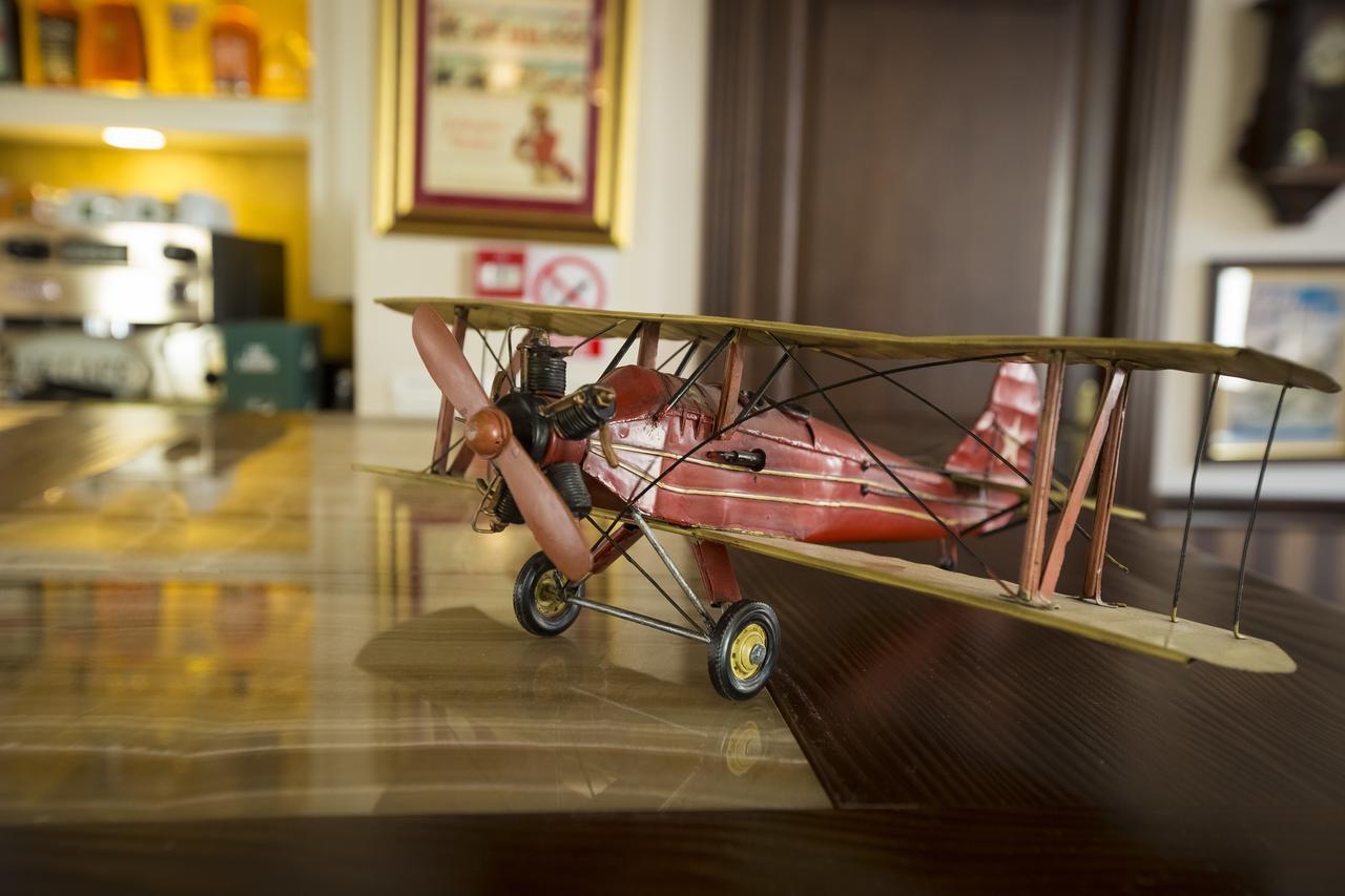 Hotel Aviator Boutique Otopeni Exterior photo
