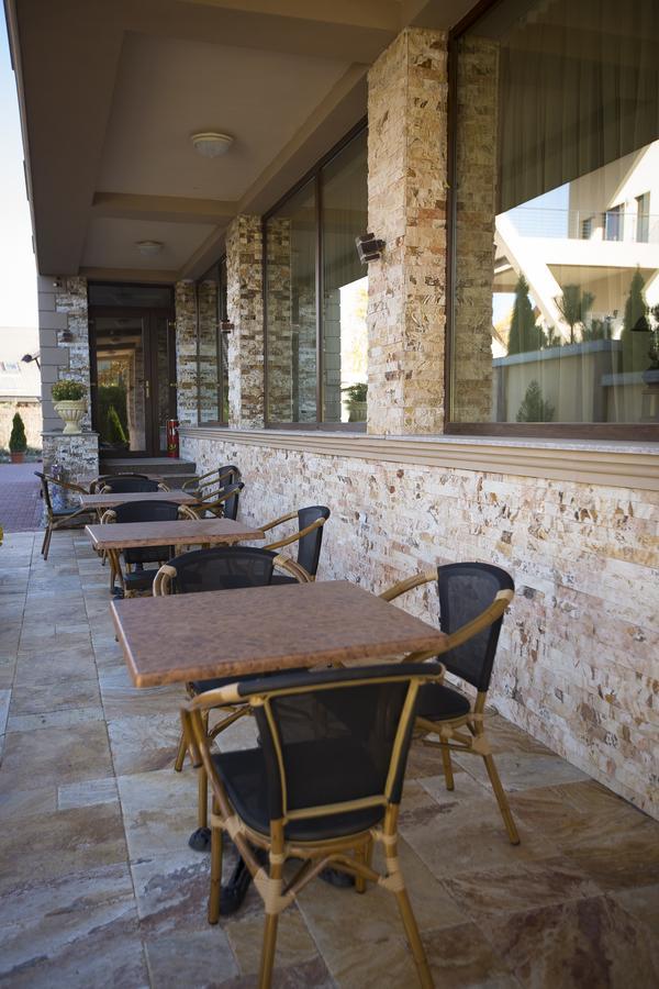 Hotel Aviator Boutique Otopeni Exterior photo