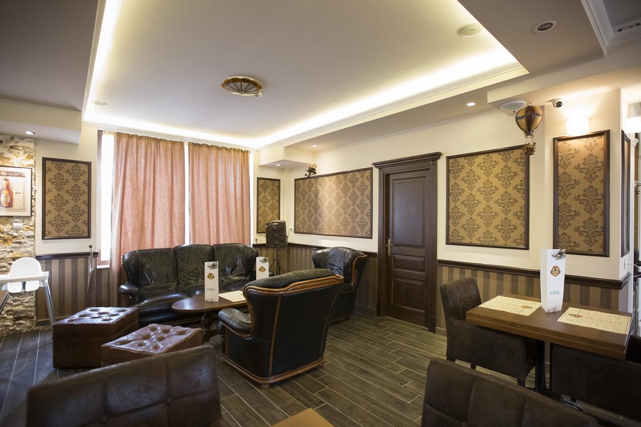 Hotel Aviator Boutique Otopeni Exterior photo